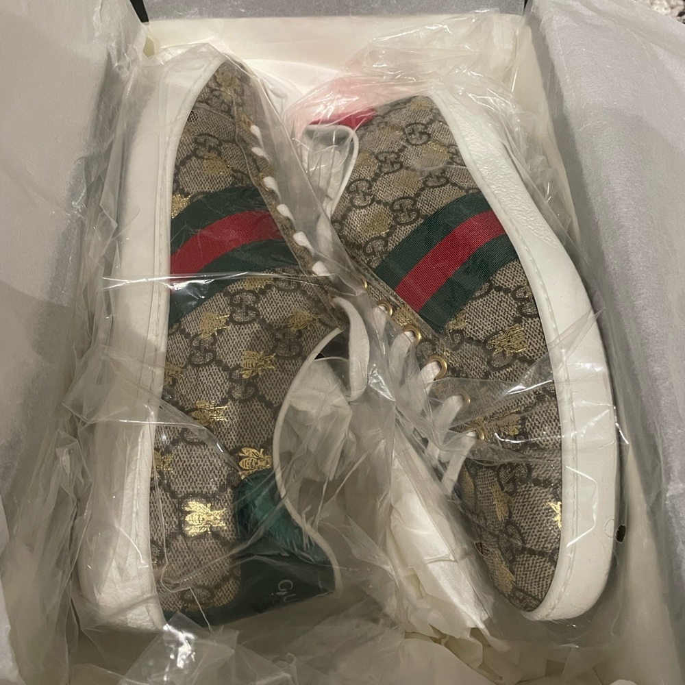 Gucci Ace GG Supreme sneaker with bees 37G/7US